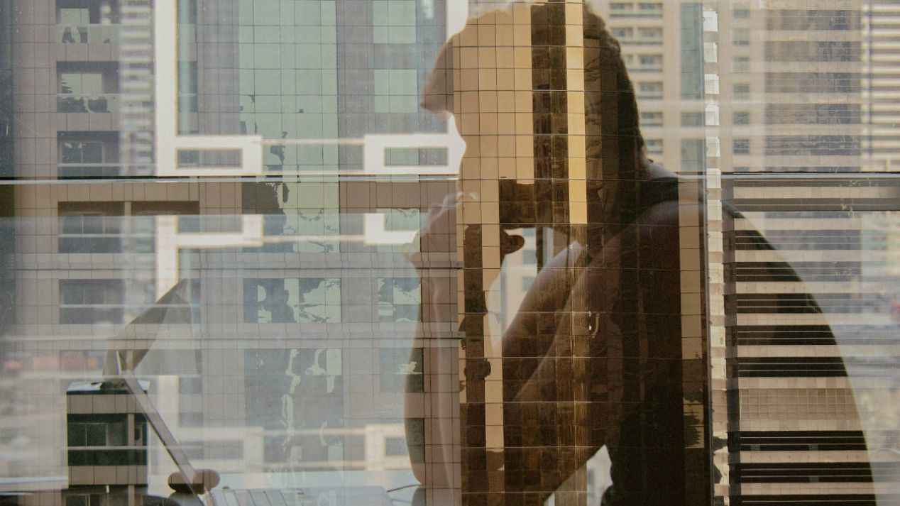 Unsichtbare Schuld und leise Scham im Arbeitsalltag